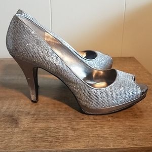 Nine West Peep Toe Heal Sz 11